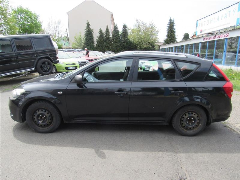 Kia Ceed 1,6 CRDi 66kW Combi - fotka 7 z 25