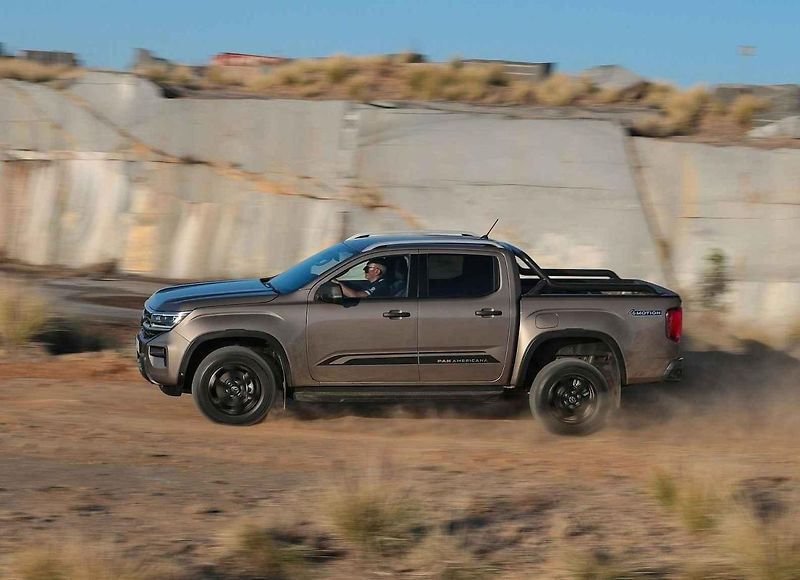 Volkswagen Amarok – s červenými vozy s motorem 2.0 TDI jsme se projeli v jihoafrickém terénu.
