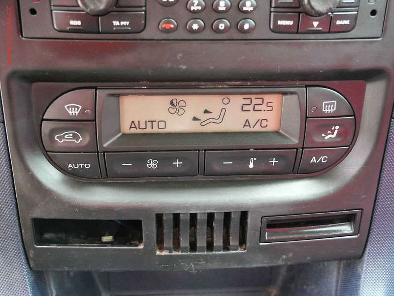 Peugeot 1007 (2006) 1.4HDi, ČR, AC, TZ, navi - fotka 13 z 17
