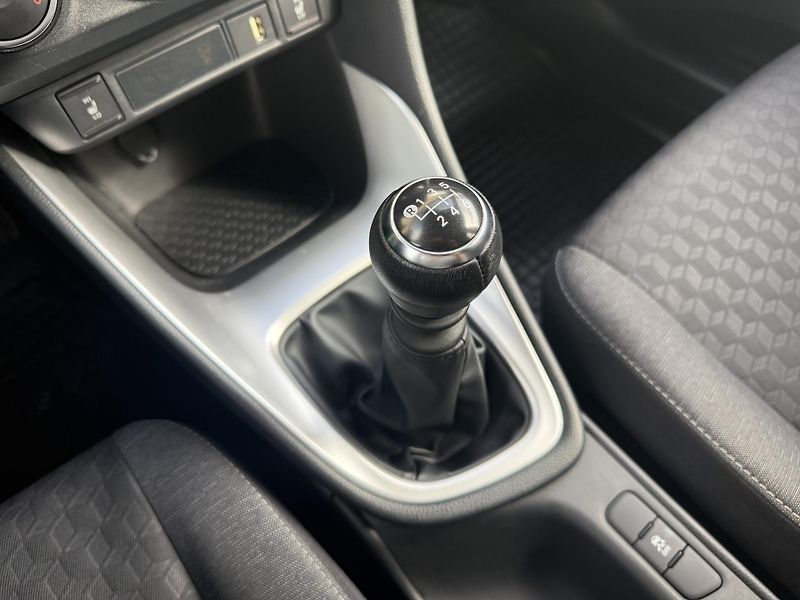 Toyota Yaris 1.5 VVT-i 92KW Style TECH - fotka 19 z 20