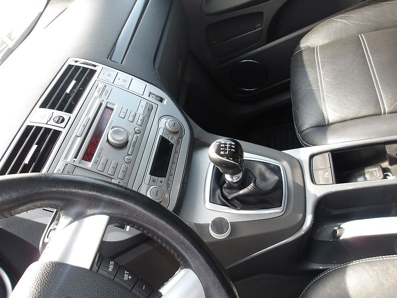 Ford Kuga 2,0TDCi 100 kW ! TITANIUM ! - fotka 22 z 29