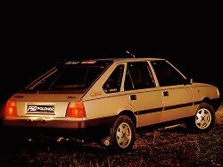 FSO Polonez se vyráběl mezi lezy 1978 až 2002