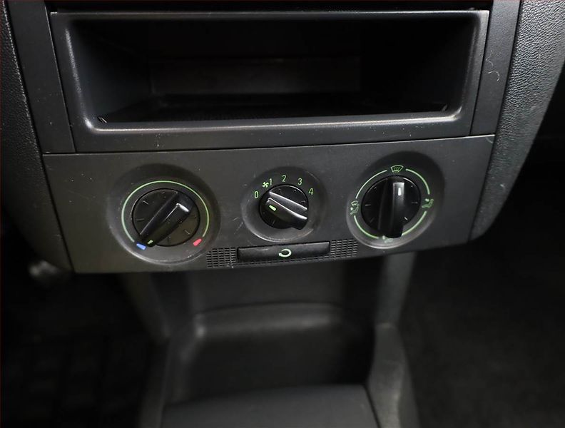 Škoda Fabia (2006) 1.2 12V, po STK, pěkný stav - fotka 10 z 14