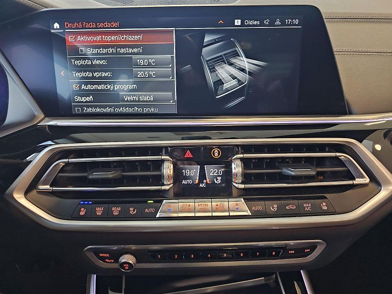 BMW X5 M50i - fotka 34 z 36