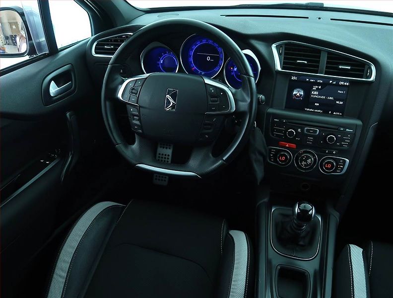 Citroën DS4 (2015) 1.6 e-HDi, Serv.kniha, Navi - fotka 7 z 18