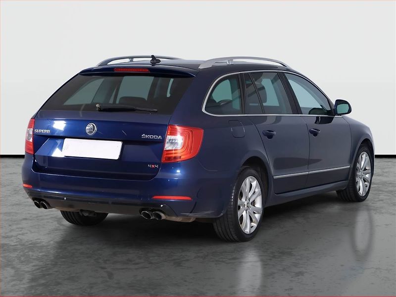 Škoda Superb (2013) Elegance 3.6 FSI V6, 4X4 - fotka 5 z 27