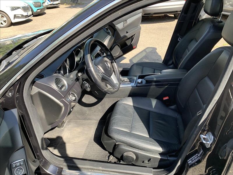Mercedes-Benz Třídy C 2,2 CDI 4MATIC - fotka 15 z 20