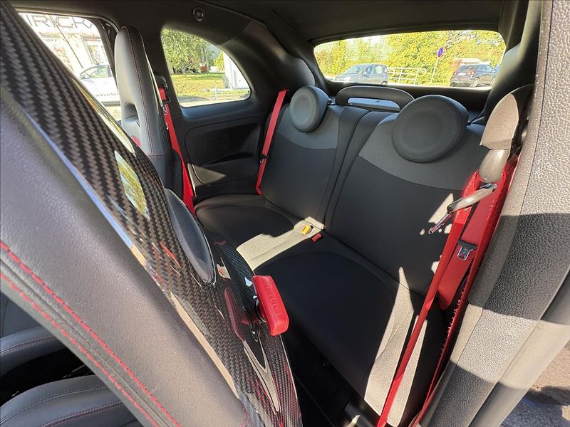 Abarth 595C 1,4 ESSEESSE 132 kW,Xenon,Navi - fotka 33 z 42