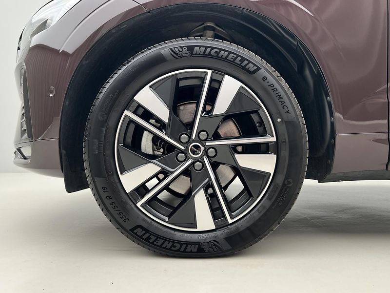 Volvo XC60 B5 AWD DARK PLUS RECHARGE CZ - fotka 15 z 44