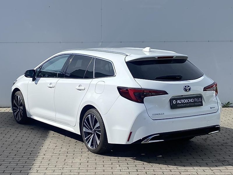Toyota Corolla 1.8 HSD 140k e-CVT Style - fotka 7 z 22