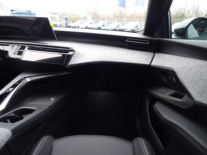 Peugeot 5008 (2026) GT Hybrid 145k e-DCS6 - fotka 20 z 56