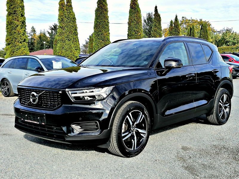 Volvo XC40 (2022) 1.5 T3 R-DESIGN Aut. - fotka 2 z 35