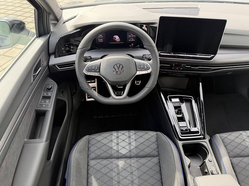 Volkswagen Golf (2026) R-Line People 7DSG mHEV 1,5eTS - fotka 6 z 6