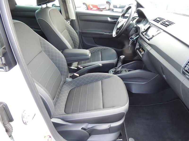 Škoda Fabia (2022) 1.0TSi,70kw,Tour,výbava,ČR1maj - fotka 35 z 51