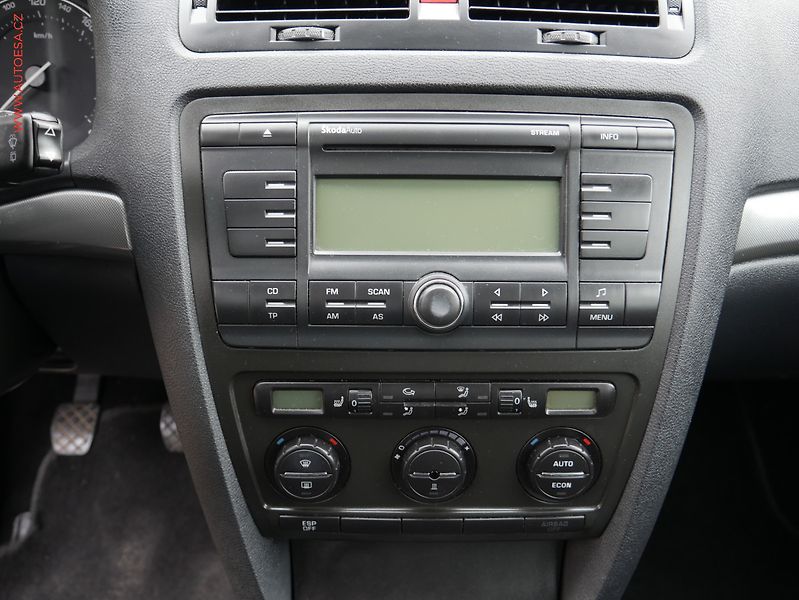 Škoda Octavia (2006) 2.0 FSI, nez.topení - fotka 11 z 20