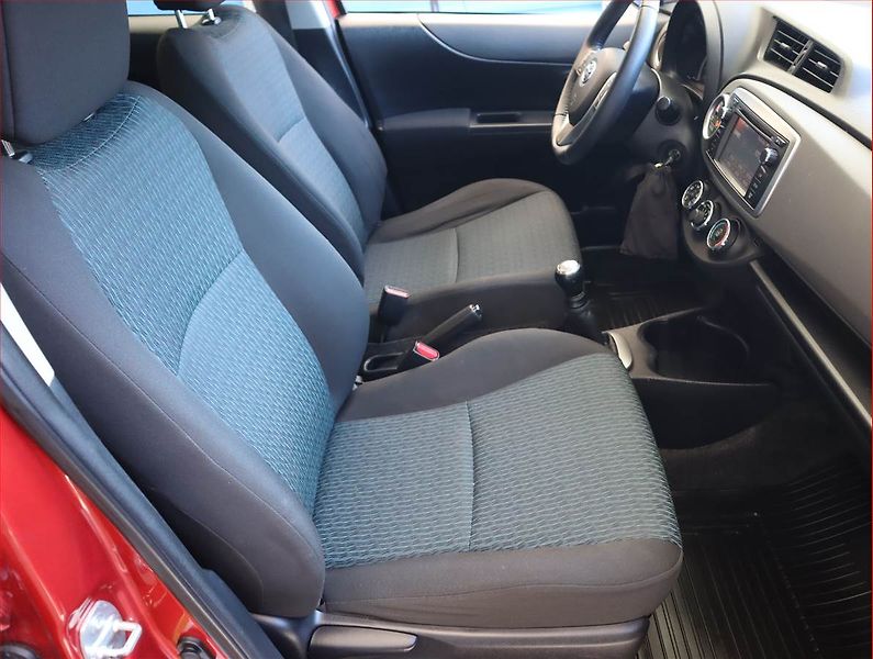 Toyota Yaris (2011) 1.0 VVT-i, Serv.kniha - fotka 9 z 15