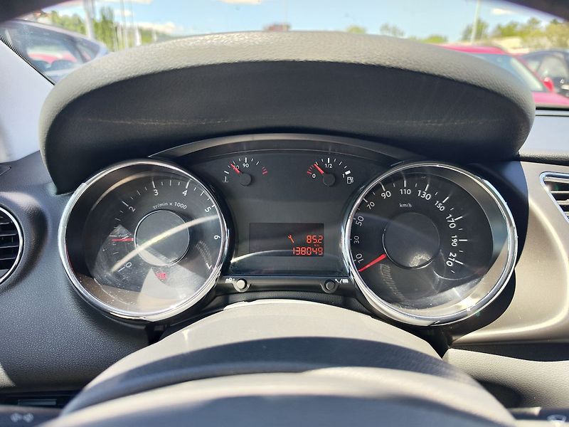 Peugeot 3008 1.6 THP/115kW Premium - fotka 15 z 23