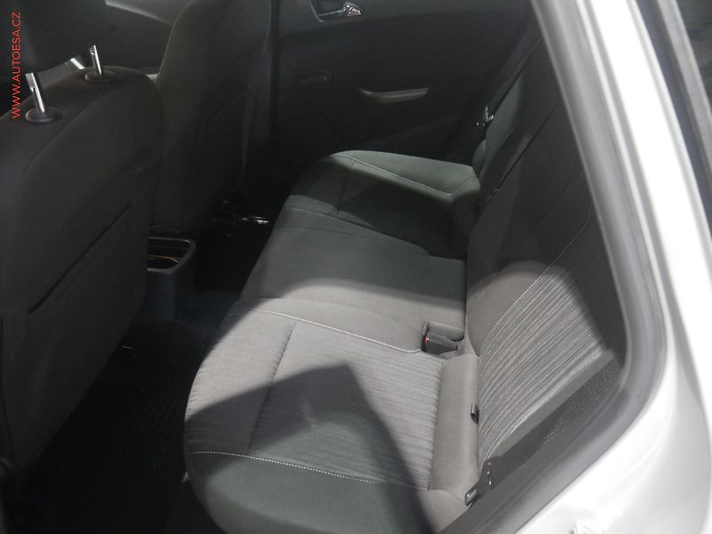 Opel Astra (2011) 1.4T, AC, tempo - fotka 10 z 14