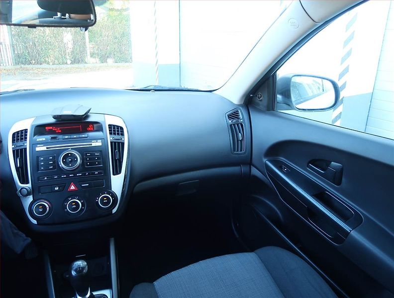 Kia Ceed (2010) 1.4 CVVT, po STK - fotka 8 z 16
