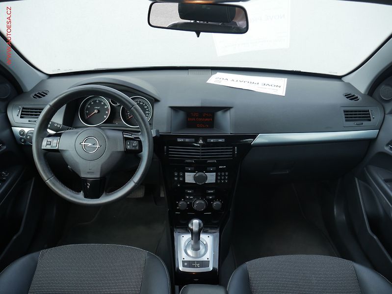 Opel Astra (2009) 1.6i, ČR, AT, AC - fotka 8 z 15