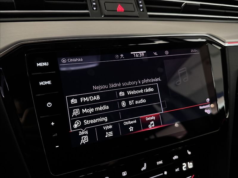 Volkswagen Passat 2,0 TSi  DSG Elegance Virtual - fotka 40 z 47