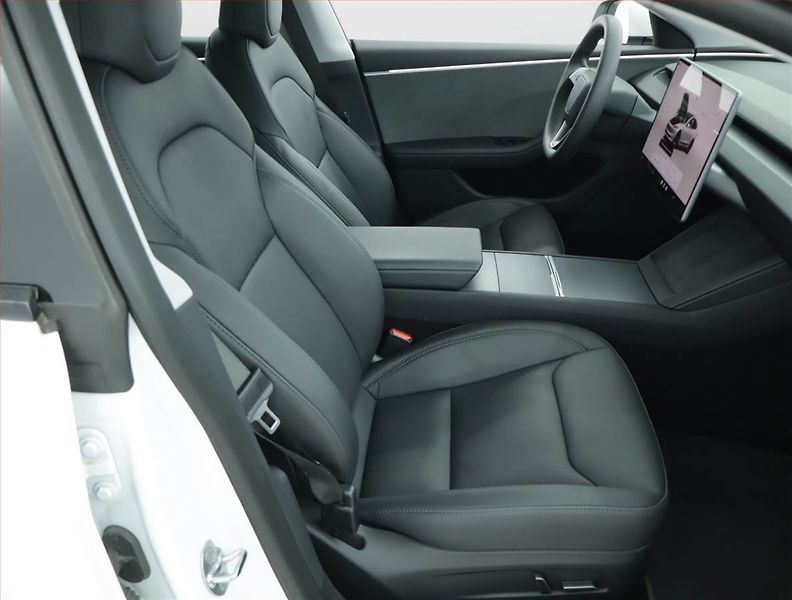 Tesla Model 3 (2025) Standard Range 60kWh, SoH 97% - fotka 9 z 20