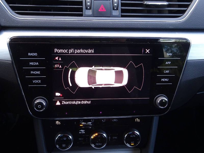 Škoda Superb (2022) 2,0TDi /110kW DSG Ambition - fotka 26 z 26