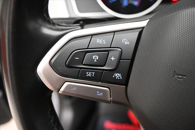 Volkswagen Passat 2,0 TDI 110kW DSG Business Zár - fotka 24 z 31