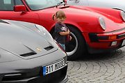 Z 22. Letního Porsche srazu na náměstí Jana Žižky z Trocnova v Čáslavi.