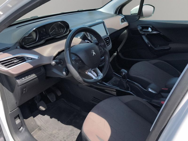 Peugeot 2008 (2015) ACTIVE 1.6 e-HDI 68kW, ČR, 1. - fotka 21 z 24