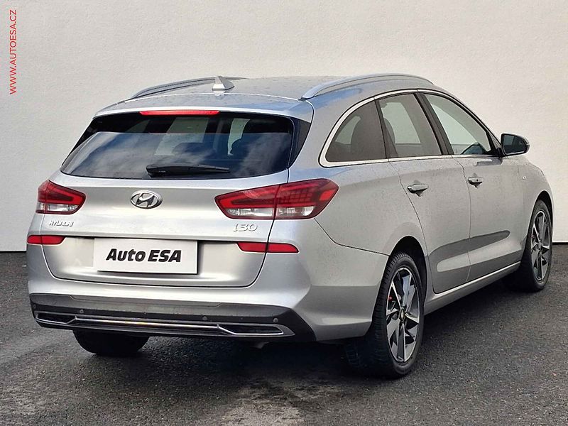 Hyundai i30 (2022) 1.5T-GDi 48V MHEV, ČR, Style - fotka 4 z 19