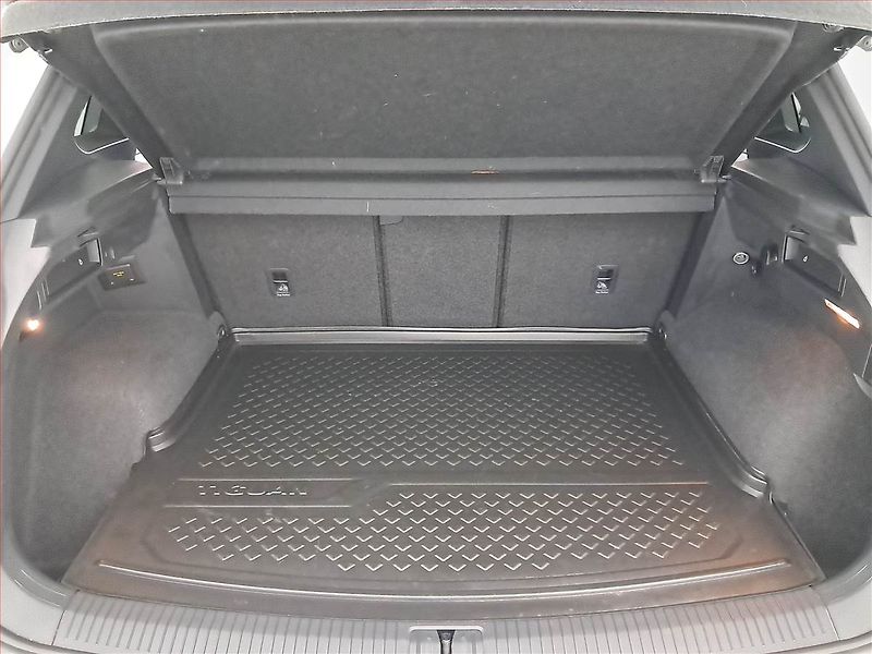 Volkswagen Tiguan (2021) R-Line 2.0 TSI - fotka 14 z 17