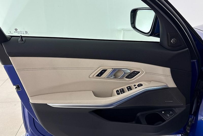 BMW Řada 3 330e xDrive - fotka 16 z 26