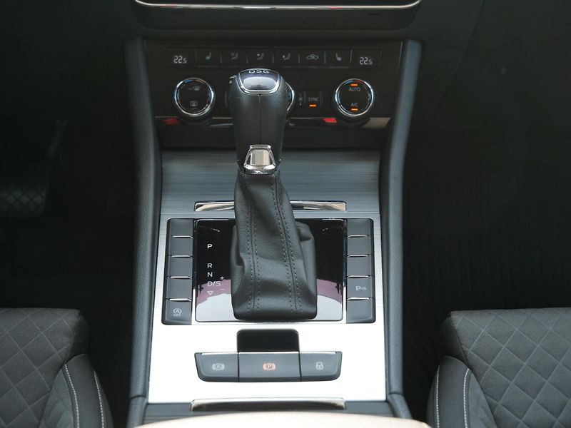 Škoda Superb - fotka 13 z 24