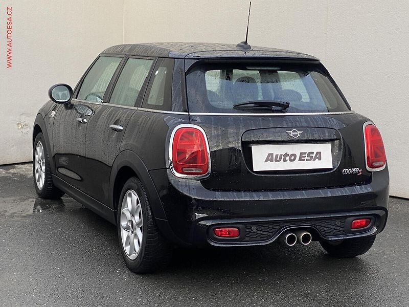 Mini Cooper S (2019) 2.0i, LED, navi, kůže - fotka 6 z 18