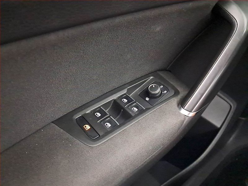 Volkswagen Touran (2016) 2.0 TDI, 7 míst, ČR,1.maj - fotka 17 z 19