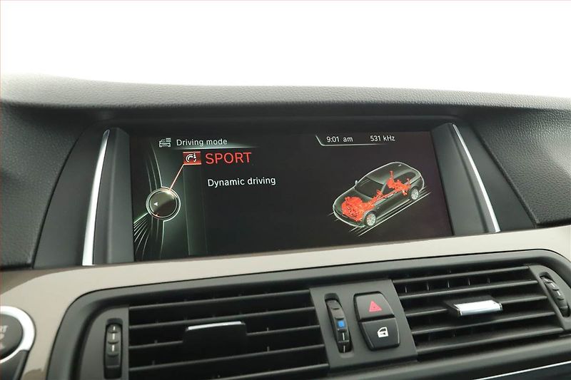 BMW Řada 5 (2014) 535d xDrive, 4X4, Automat - fotka 16 z 20