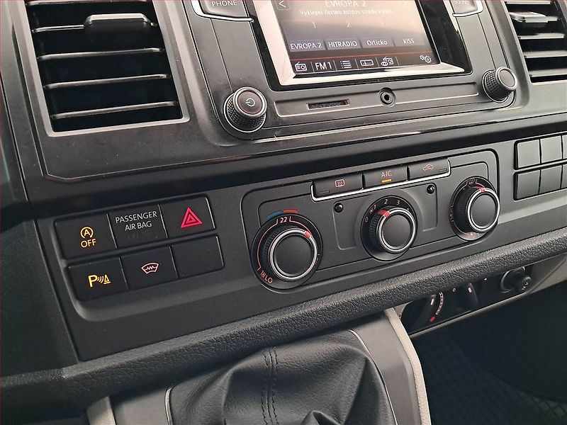 Volkswagen Transporter (2018) 2.0 TDI, Bus, 8Míst, ČR, DPH - fotka 19 z 21