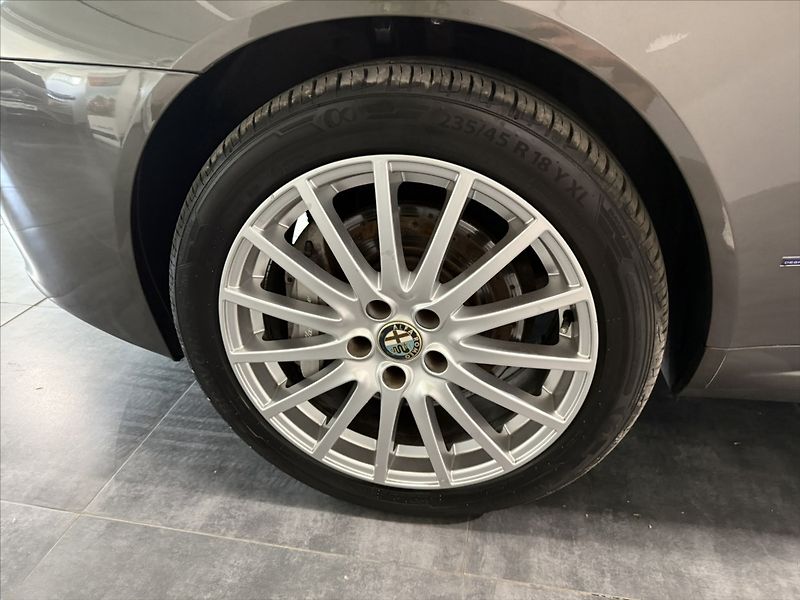 Alfa Romeo 159 2,4   JTDm V5 147 kW BOSE TOP - fotka 35 z 40