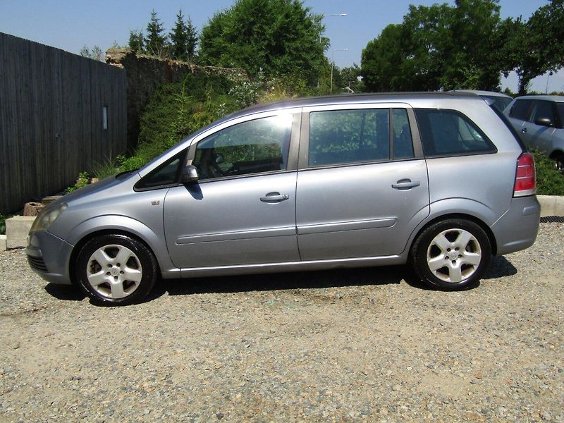 Opel Zafira (2006) 1.9 CDTi 88kW - fotka 9 z 33