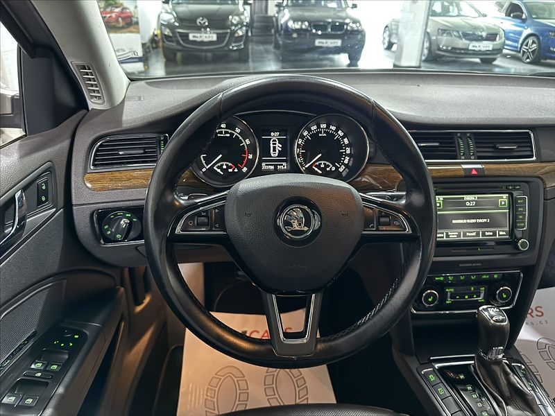 Škoda Superb 3,6   V6 260HP LAURIN WEBASTO - fotka 24 z 37