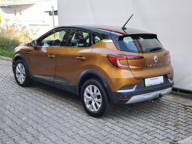 Renault Captur (2023) 1.6 E-Tech Hybrid - fotka 6 z 21