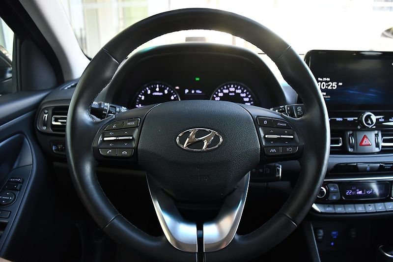 Hyundai i30 1,0T-GDi FAMILY SMART DCT ČR  - fotka 27 z 48
