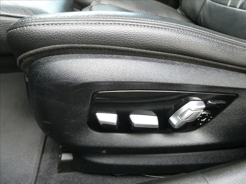 BMW Řada 5 3,0 540d xDrive 235kW MPaket,D - fotka 21 z 50