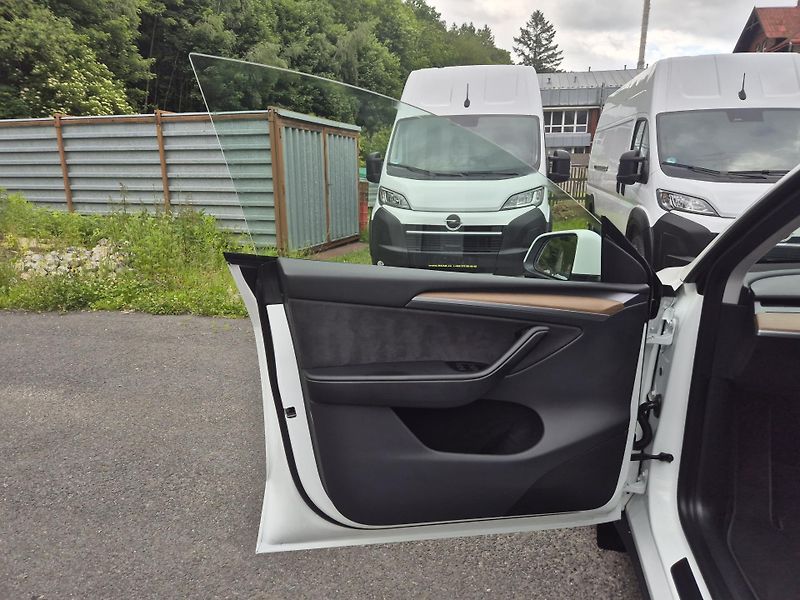 Tesla Model Y LONG RANGE DUAL MOTOR TZ 91 % - fotka 37 z 50