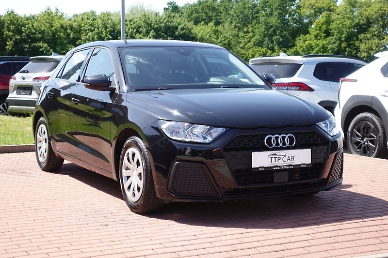 Audi A1 1,0TFSi 70kW S-line - fotka 3 z 25