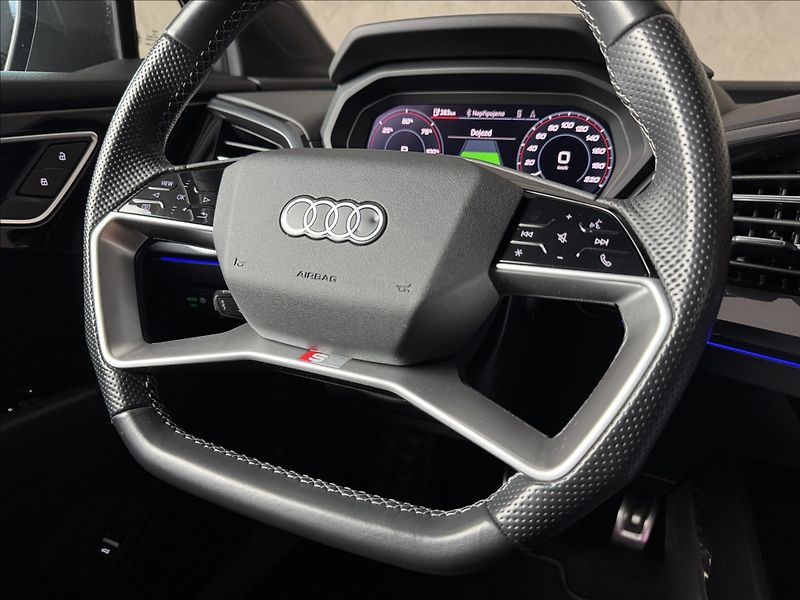 Audi Q4 e-tron 150kW S-Line LED Kamera - fotka 42 z 45
