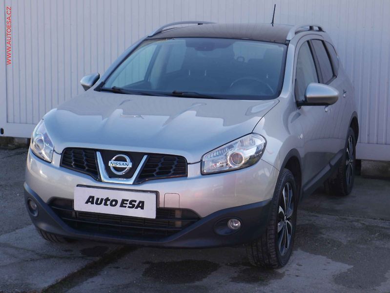 Nissan Qashqai (2012) 2.0dCi, AT - fotka 3 z 15