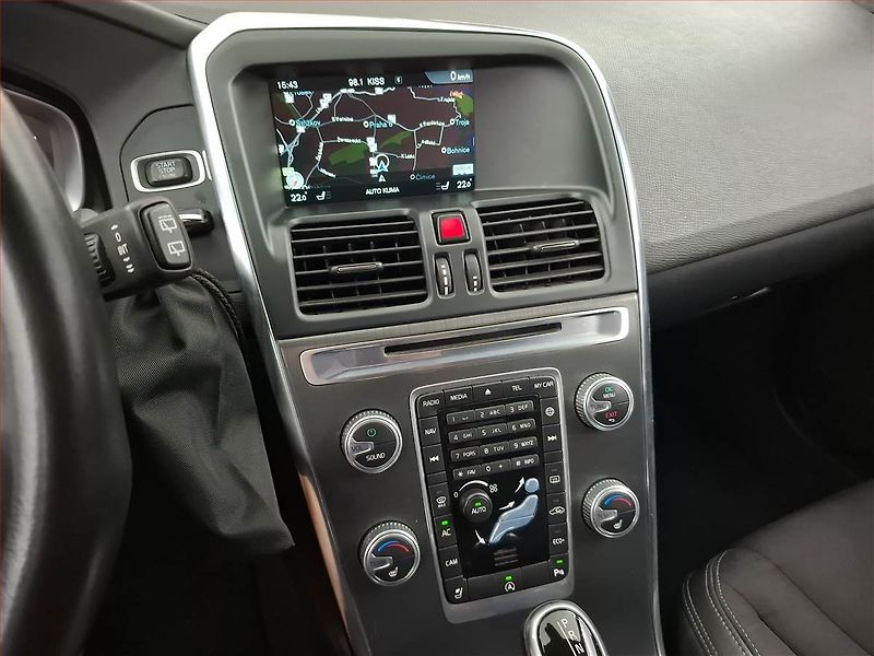 Volvo XC60 (2016) D3, Automat, Kůže, Navi - fotka 12 z 19