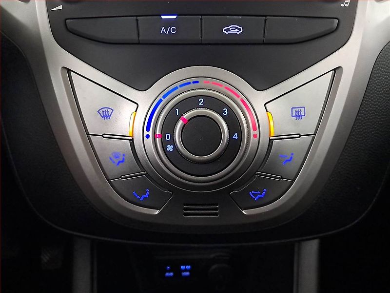 Hyundai ix20 (2018) 1.4 CVVT, Serv.kniha, Tempomat - fotka 16 z 18